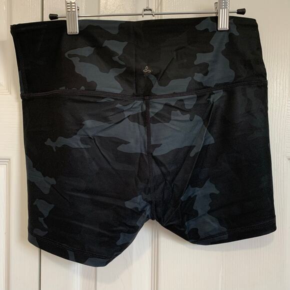 prAna NWT camo Layna performance shorts large - Picture 3 of 9